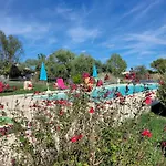 Les Fees Du Gard - Au Pied Des Cevennes *
