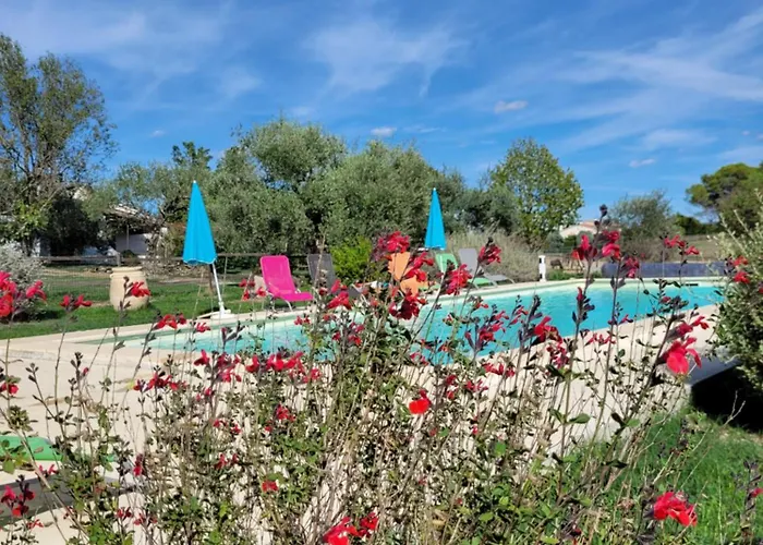 Les Fees Du Gard - Au Pied Des Cevennes *