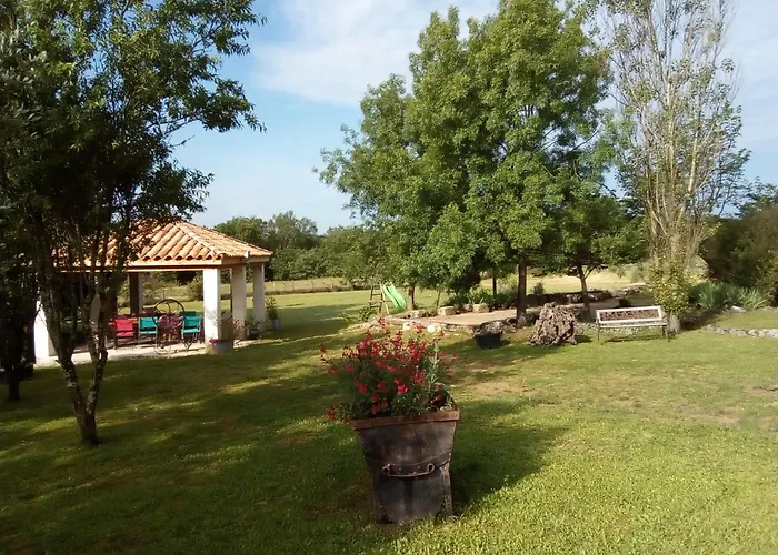 Les Fees Du Gard - Au Pied Des Cevennes